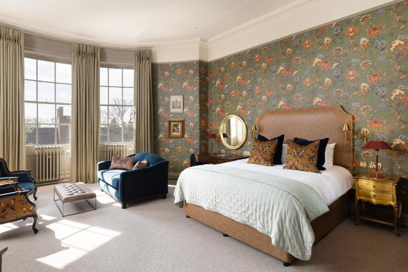 Bridal Suite image 4