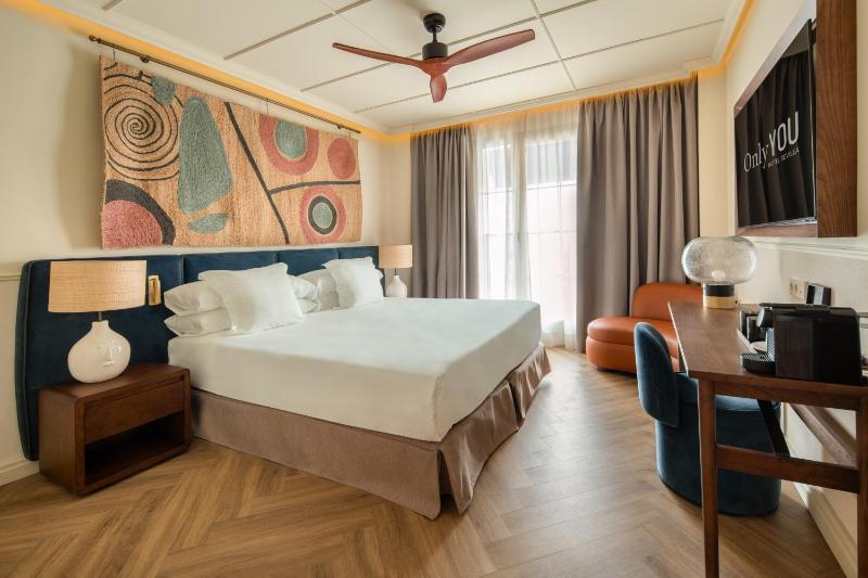 Premium Double Room image 3