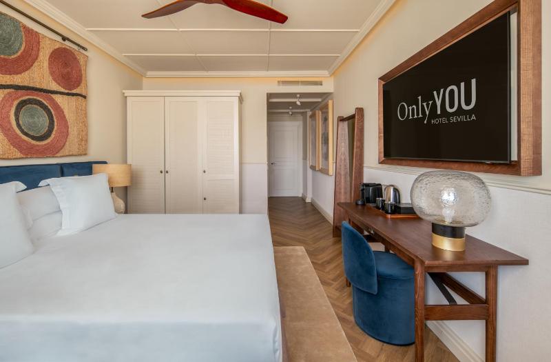 Premium Double Room image 4