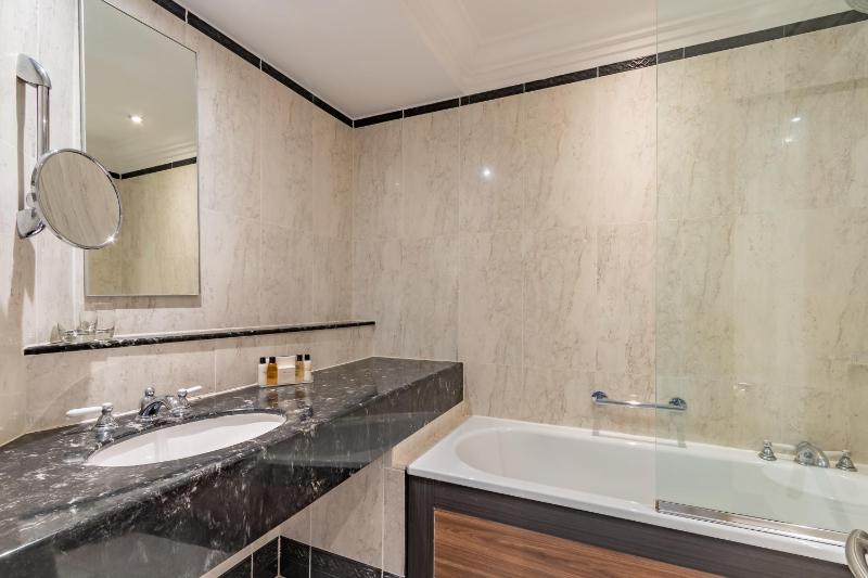 Classic Double Room with View image 4