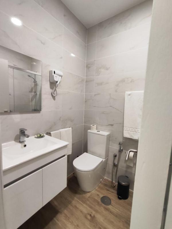 Twin Room image 3