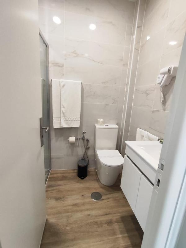 Twin Room image 4