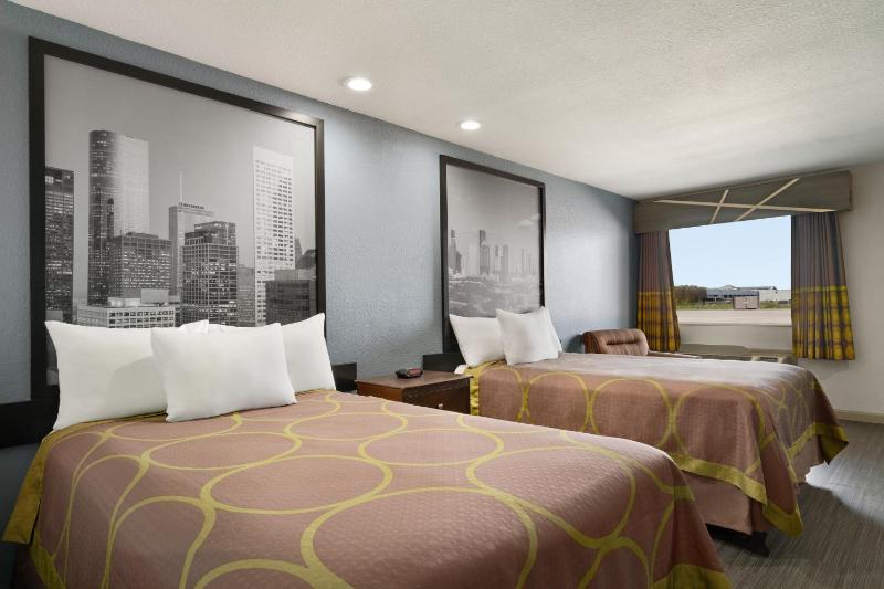 2 Full Bed Smoking image 1