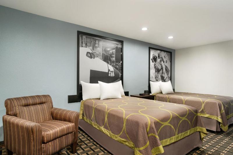 2 Full Bed Smoking image 4
