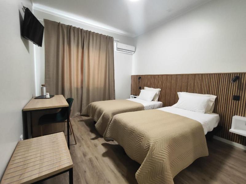 Twin Room image 1