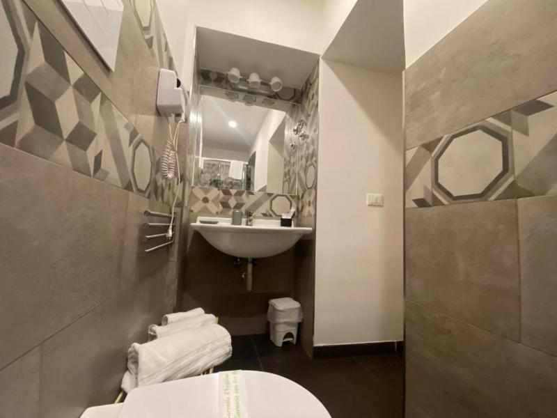 Single Room with Private Bathroom image 3