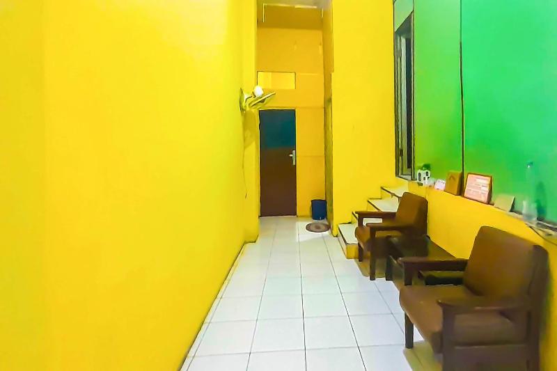 SPOT ON 92236 Kediri Family Homestay - image 19
