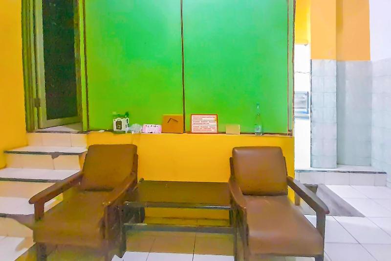 SPOT ON 92236 Kediri Family Homestay - image 20