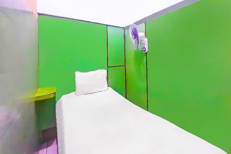 SPOT ON 92236 Kediri Family Homestay - image 2