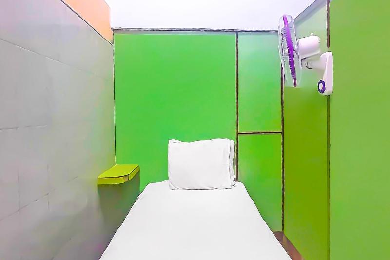 SPOT ON 92236 Kediri Family Homestay - image 6