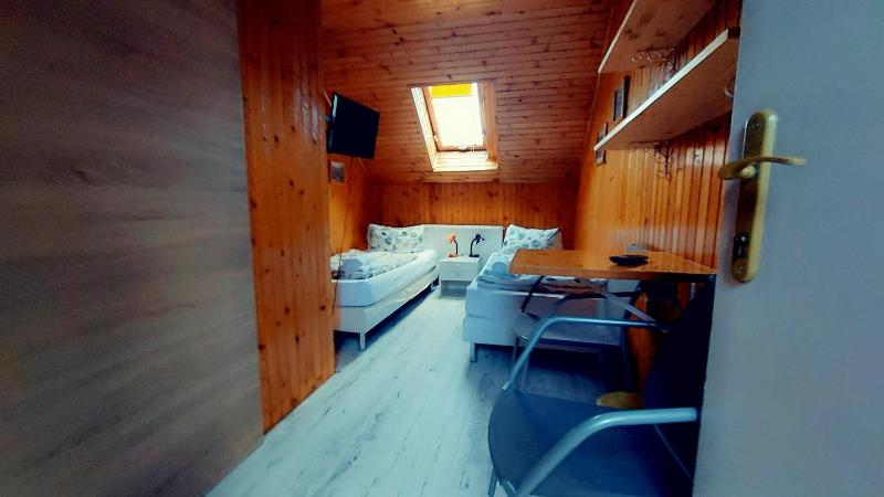 Standard Twin Room image 3