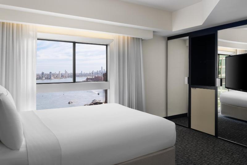 Deluxe Two-Bedroom King Suite with Queen Bed and Skyline View image 2