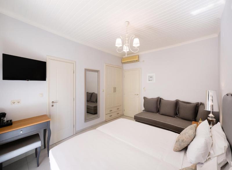 Deluxe Double Room image 3