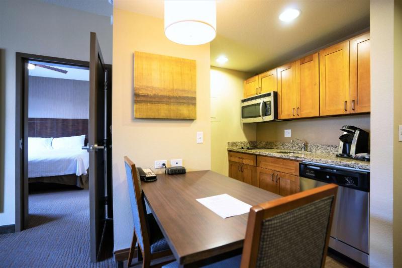 One-Bedroom King Suite - Non-Smoking image 3