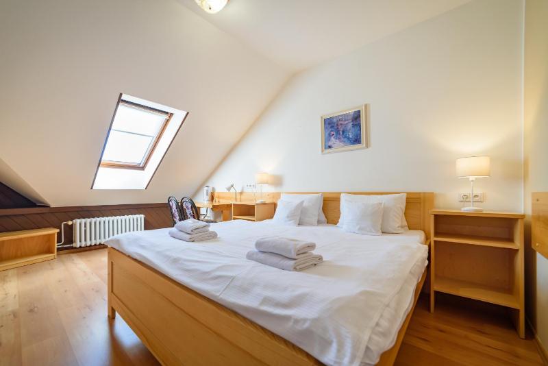 Double Room image 2
