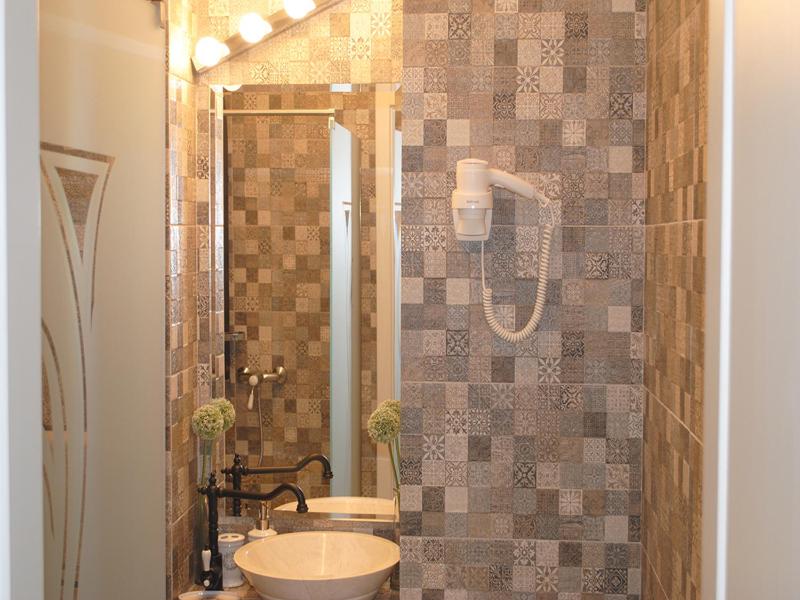 The Kiss Apartment - image 10