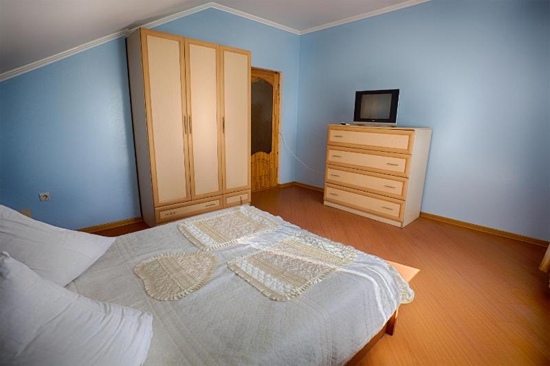 Two-Bedroom Suite image 2