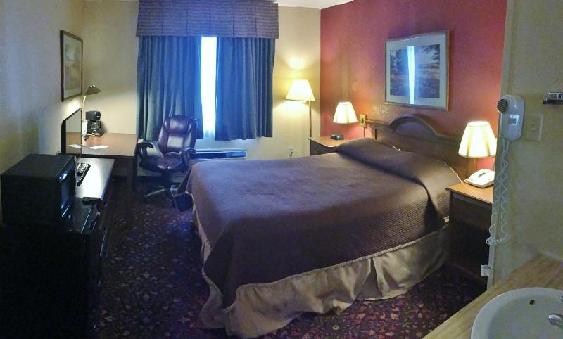 Deluxe Queen Room - Non-Smoking image 2