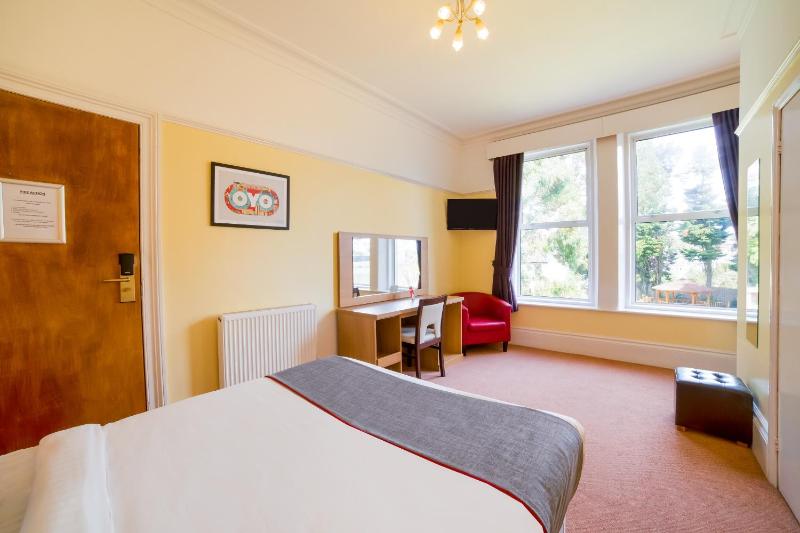 Standard Double Room image 3