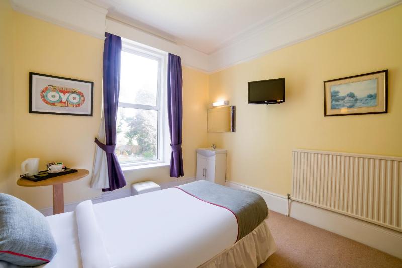 Standard Single Room with Shared Bathroom image 1