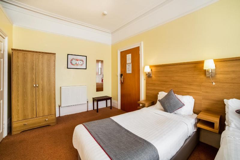 Standard Triple Room image 4