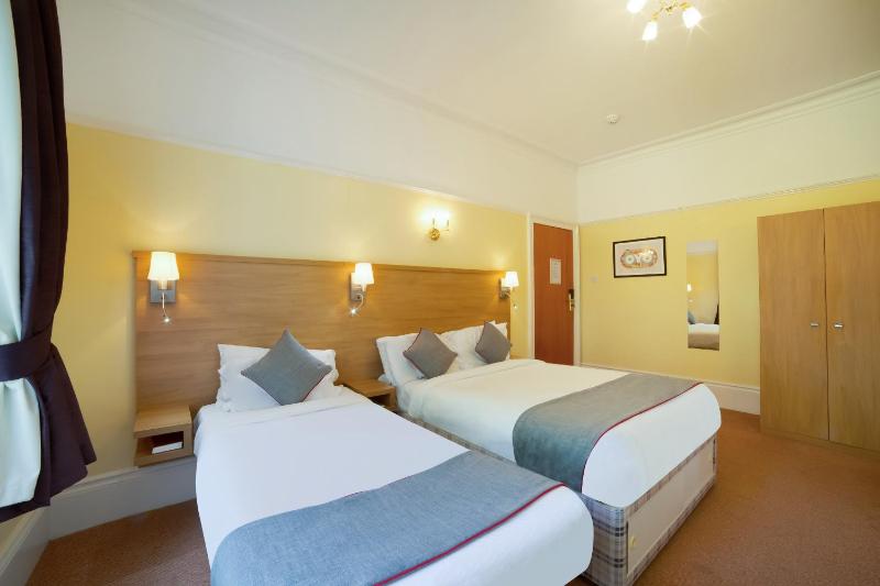 Standard Triple Room image 3