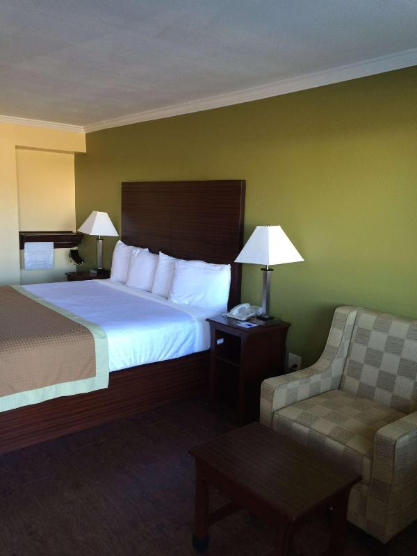 Standard Double Room image 3