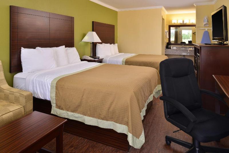 Queen Room image 3