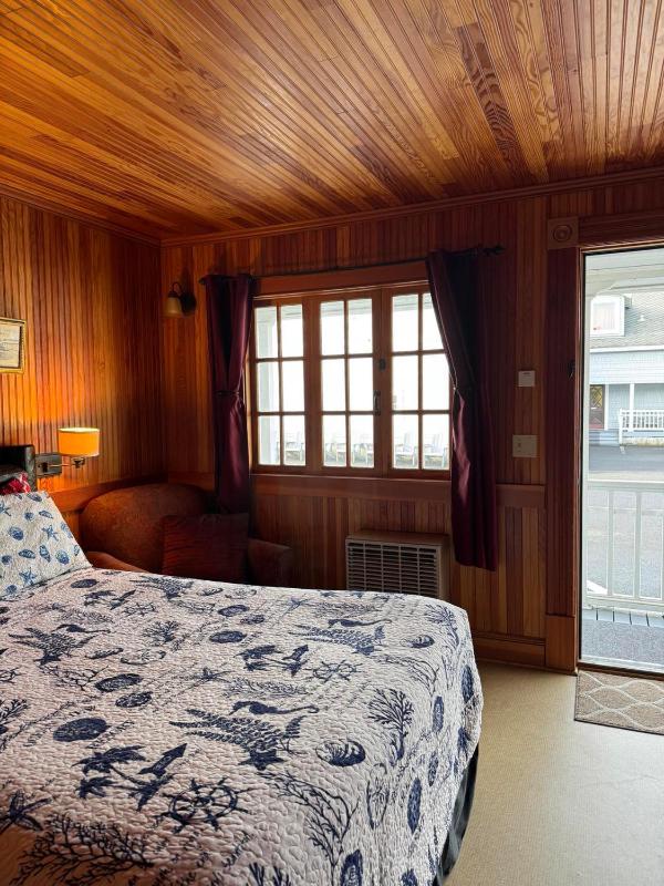 Whistling Winds Motel - image 26