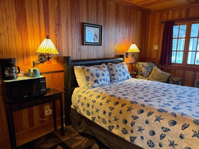 Whistling Winds Motel - image 35