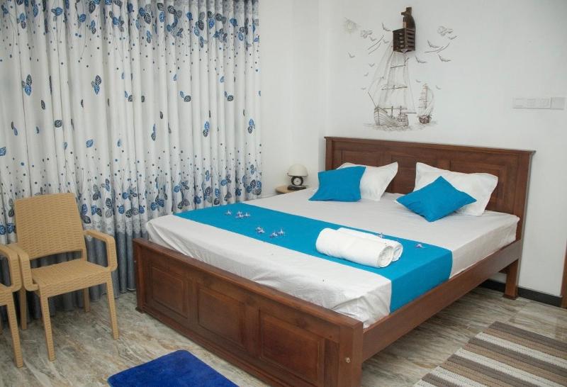 Double Room with Balcony image 2