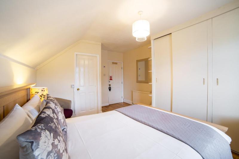 Standard Double Room image 3