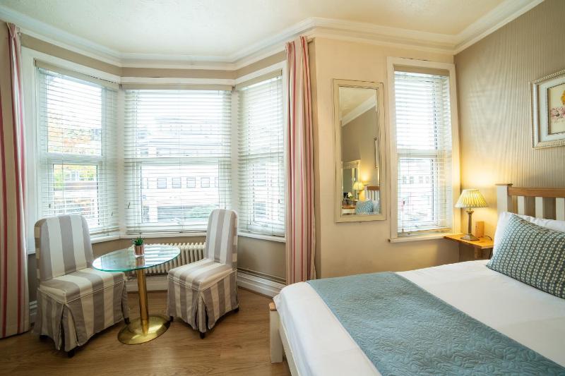 Deluxe Triple Room image 3
