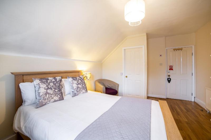 Standard Double Room image 4