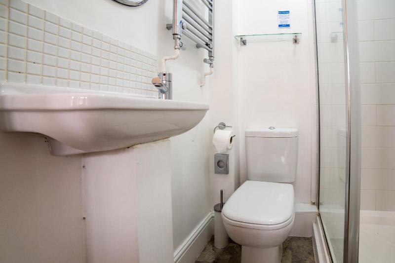 Deluxe Triple Room image 2