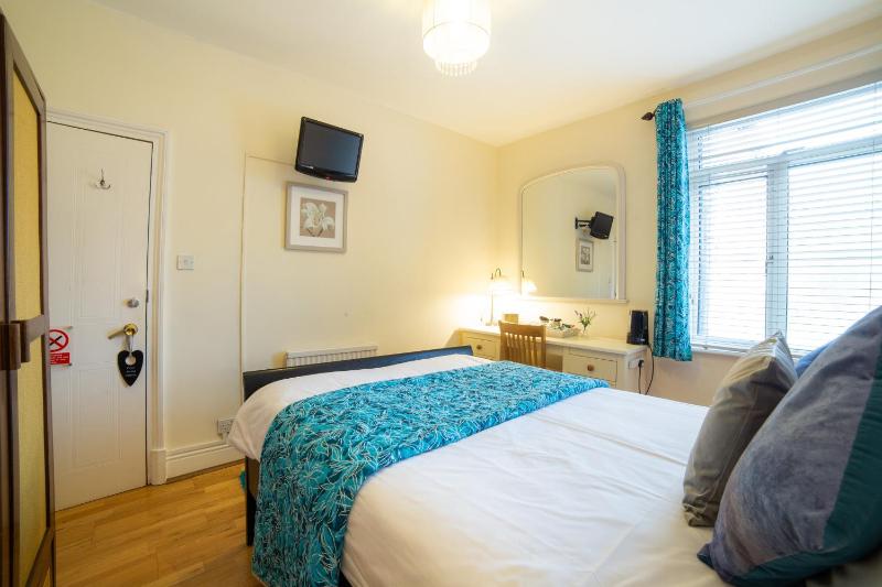 One-Bedroom Apartment image 3