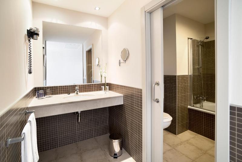 Superior Double Room with Terrace (2 Adults + 1 Child) image 1