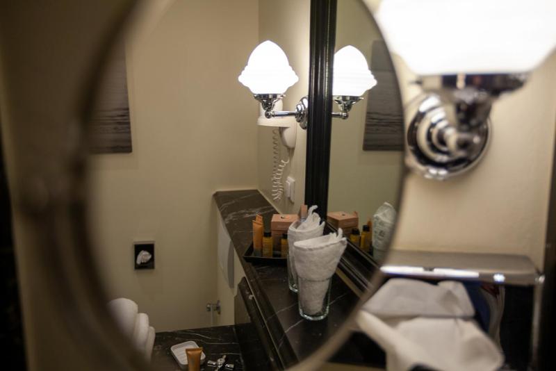 Single Room image 4