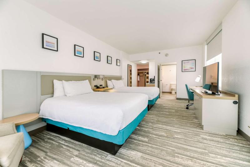 Queen Room with Two Queen Beds - Oceanfront image 1