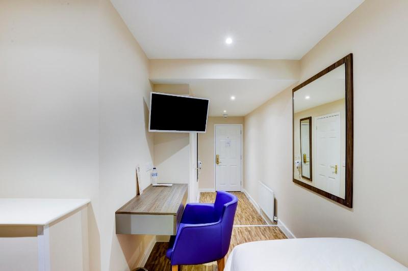 Deluxe Single room with Verandah image 3
