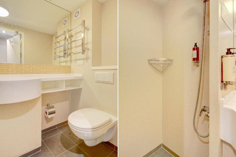 Deluxe Twin Room image 2