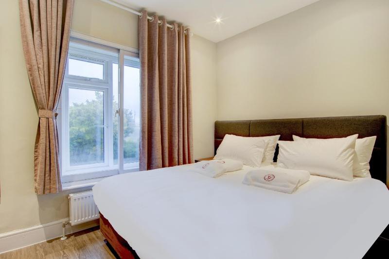 Standard Double Room image 3