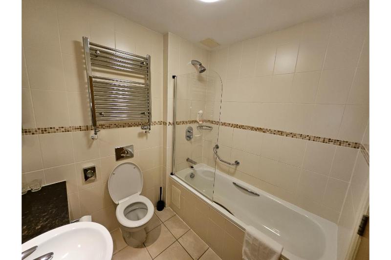 Standard Double Room image 3