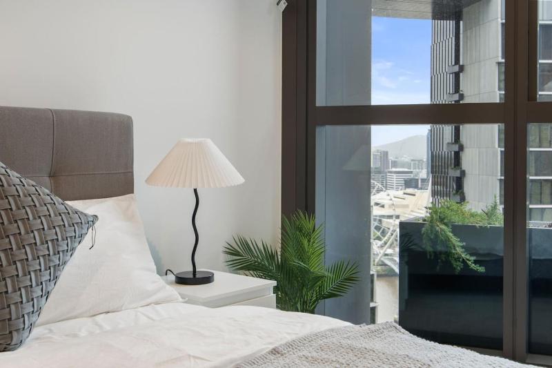 New 2BR Apt at Queens Wharf BNE - image 7