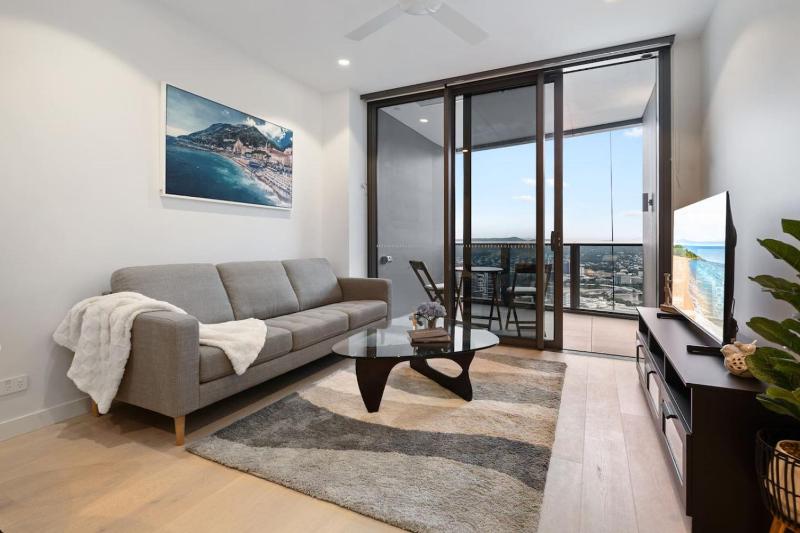Luxurious 2BR Apt w River View - image 10