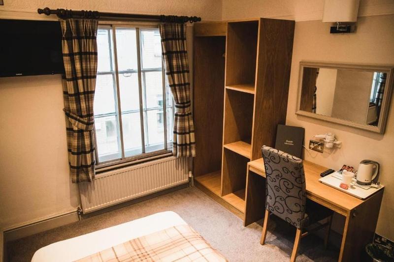 Budget Double Room image 4