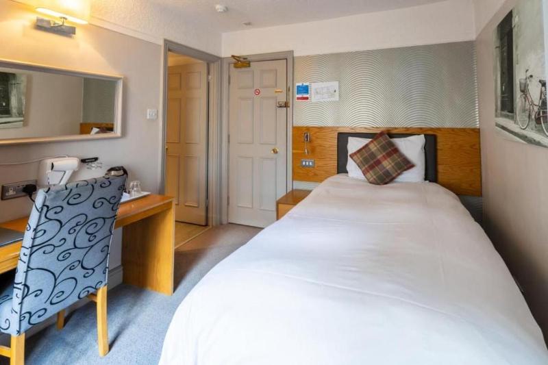 Standard Single Room image 4