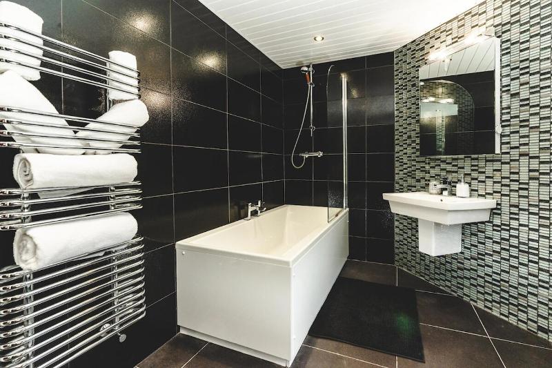 Classic Double Room image 4