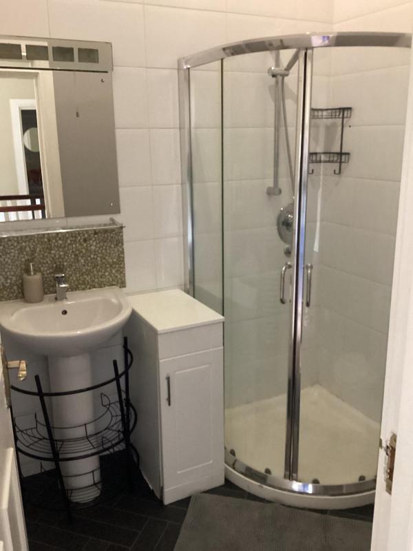 Deluxe Family of 7 Room image 3