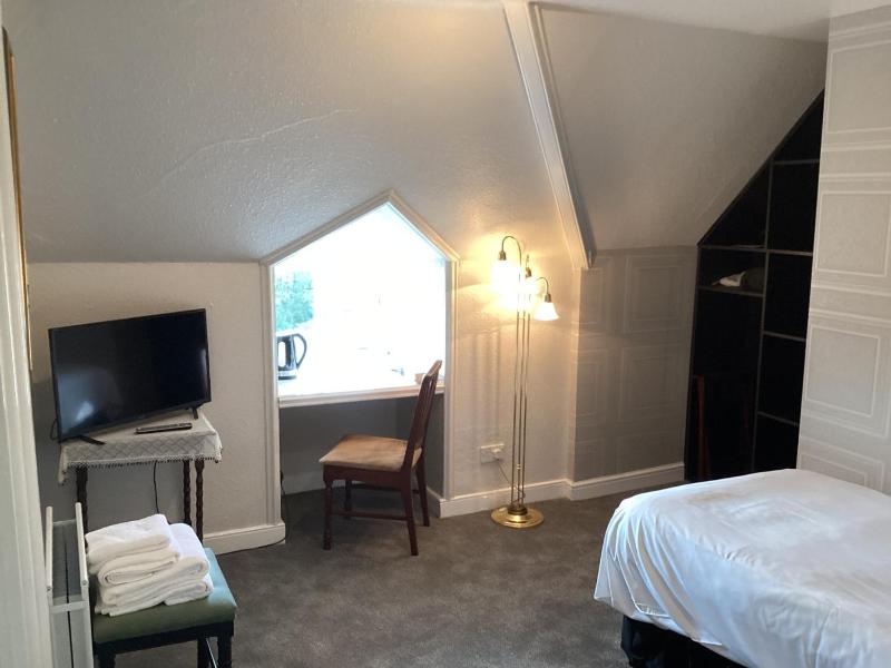 Standard Single Room image 3